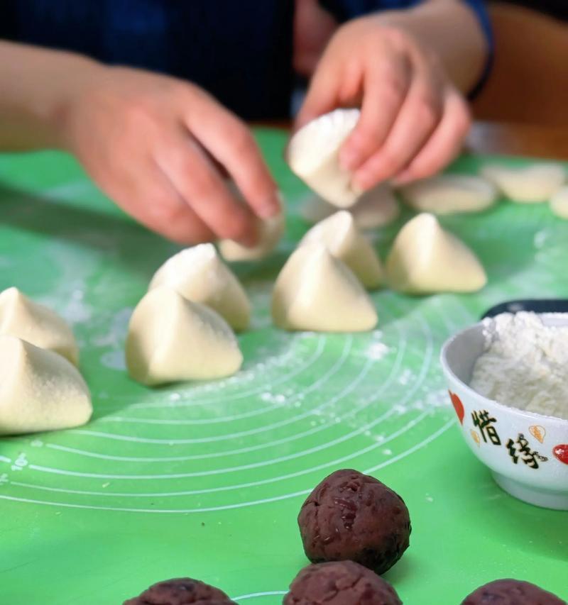 传统技艺，熬制豆沙的秘密（探秘豆沙的制作方法及变种口味）